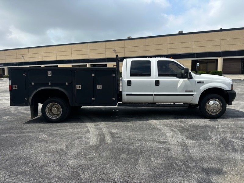 Ford Super Duty F-450 DRW Vehicle Full-screen Gallery Image 04