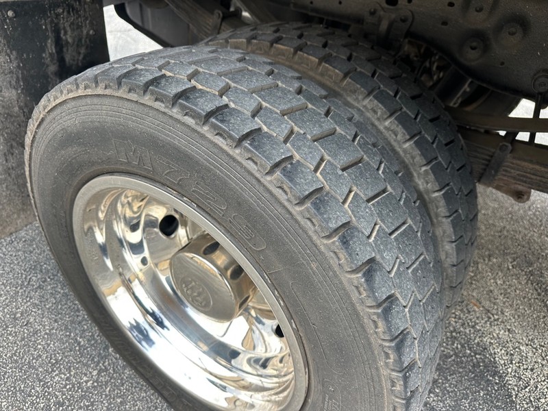 Ford Super Duty F-450 DRW Vehicle Full-screen Gallery Image 07