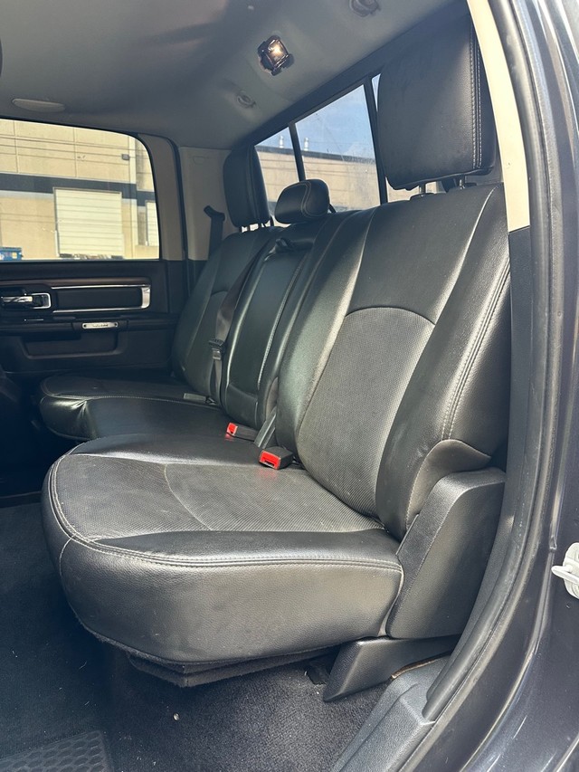 Ram 3500 Vehicle Full-screen Gallery Image 11