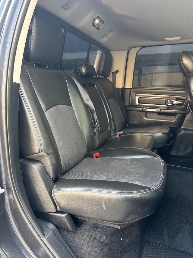 Ram 3500 Vehicle Full-screen Gallery Image 12