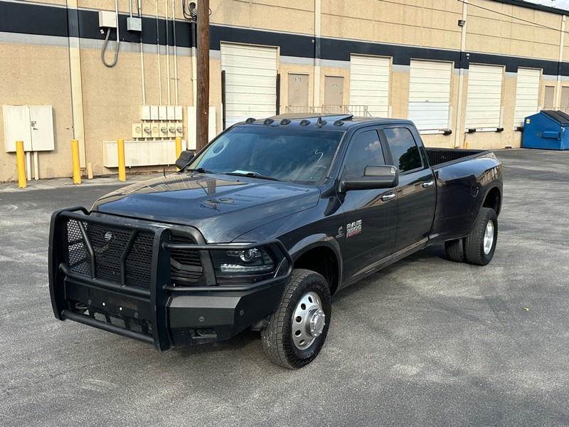 Ram 3500 Vehicle Full-screen Gallery Image 02
