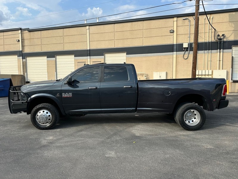 Ram 3500 Vehicle Full-screen Gallery Image 03