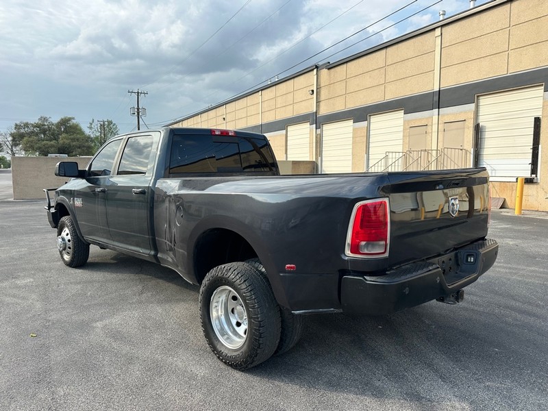 Ram 3500 Vehicle Full-screen Gallery Image 04