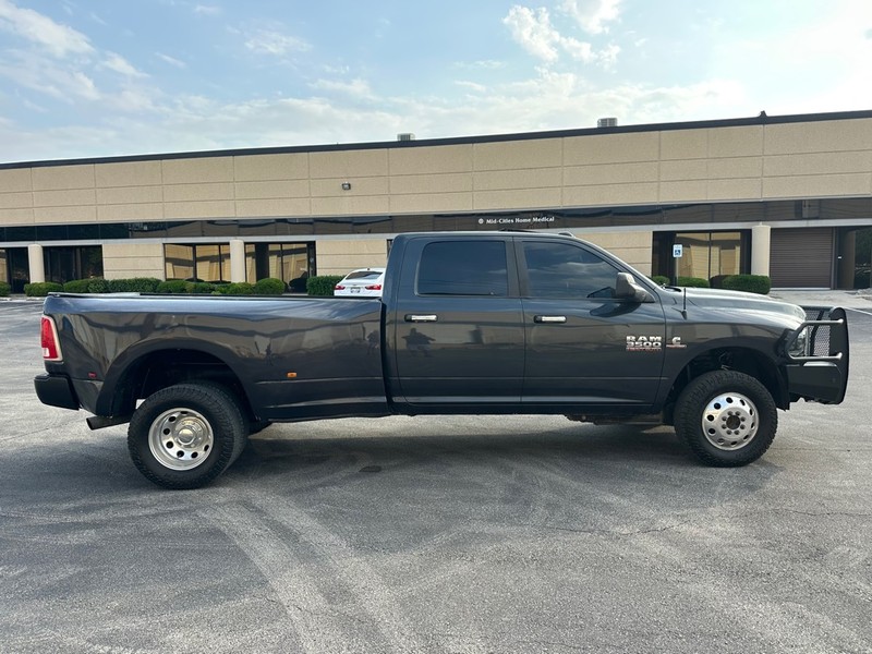 Ram 3500 Vehicle Full-screen Gallery Image 06
