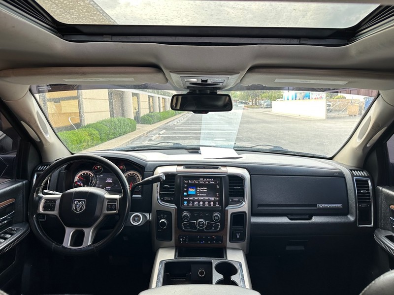 Ram 3500 Vehicle Full-screen Gallery Image 14