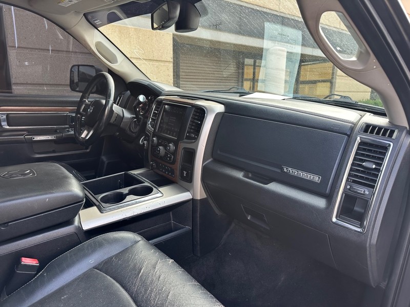 Ram 3500 Vehicle Full-screen Gallery Image 16