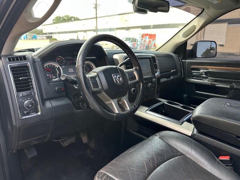 Ram 3500 Vehicle Full-screen Gallery Image 18