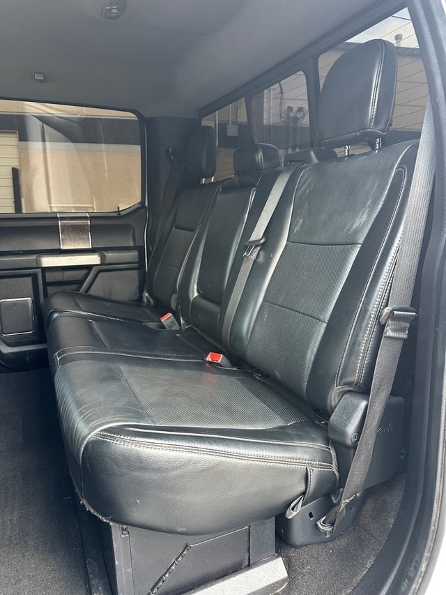 Ford Super Duty F-250 SRW Vehicle Full-screen Gallery Image 11