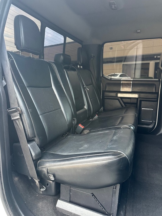 Ford Super Duty F-250 SRW Vehicle Full-screen Gallery Image 12