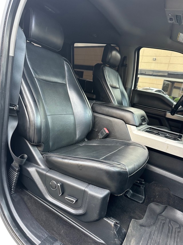 Ford Super Duty F-250 SRW Vehicle Full-screen Gallery Image 14