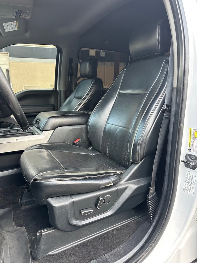 Ford Super Duty F-250 SRW Vehicle Full-screen Gallery Image 16