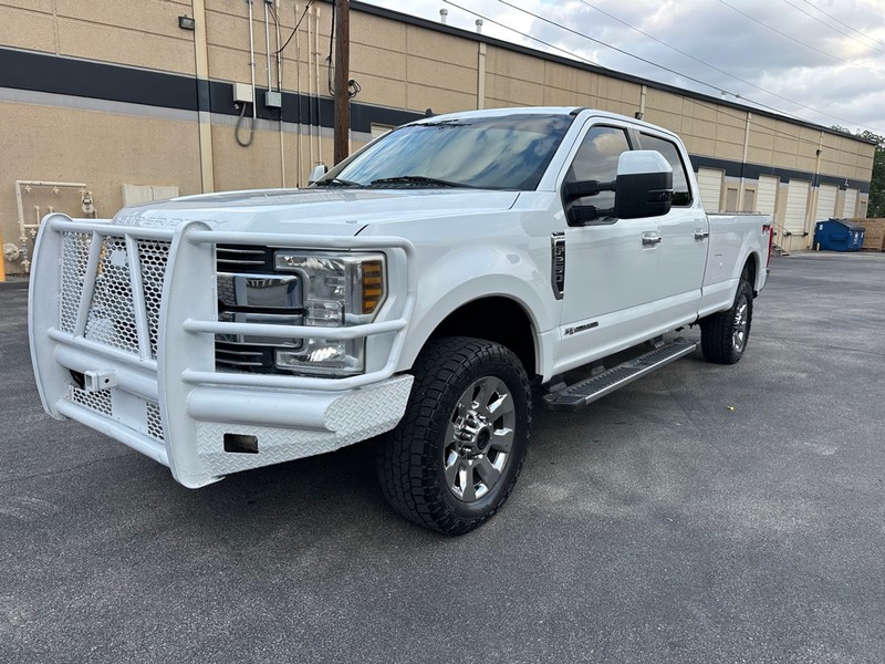 Ford Super Duty F-250 SRW Vehicle Full-screen Gallery Image 01