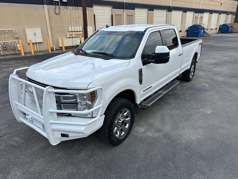 Ford Super Duty F-250 SRW Vehicle Full-screen Gallery Image 02