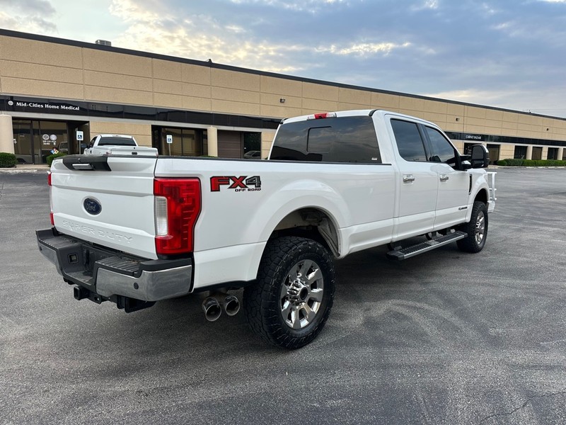 Ford Super Duty F-250 SRW Vehicle Full-screen Gallery Image 05