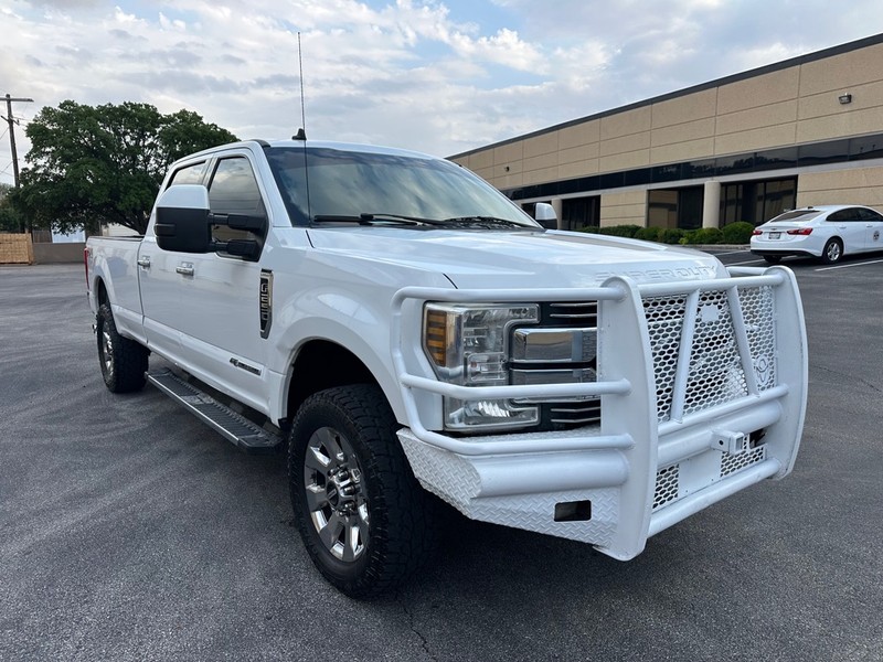Ford Super Duty F-250 SRW Vehicle Full-screen Gallery Image 07