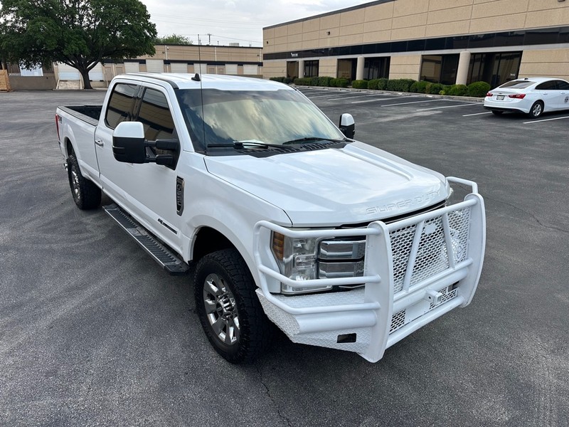 Ford Super Duty F-250 SRW Vehicle Full-screen Gallery Image 08