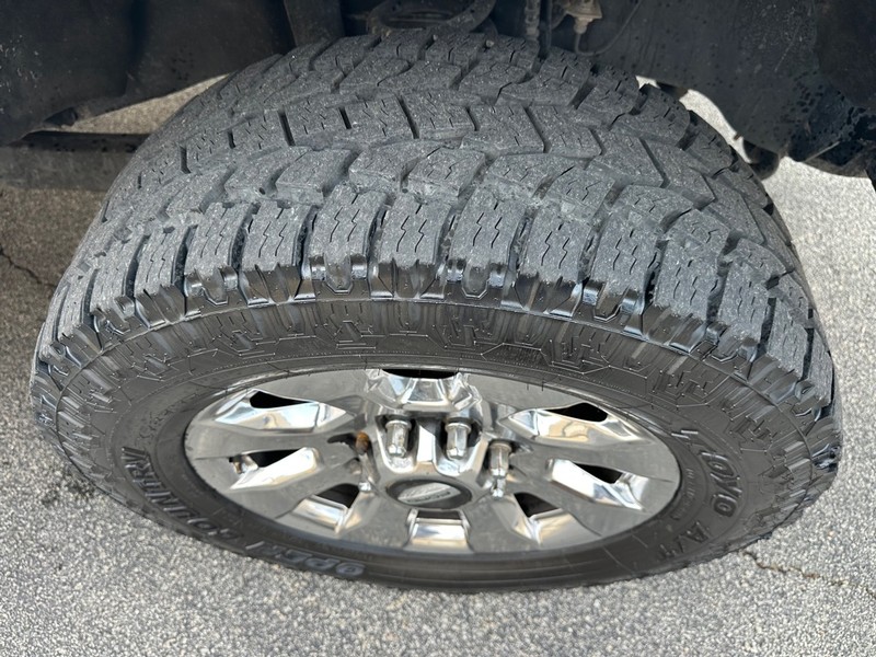 Ford Super Duty F-250 SRW Vehicle Full-screen Gallery Image 09