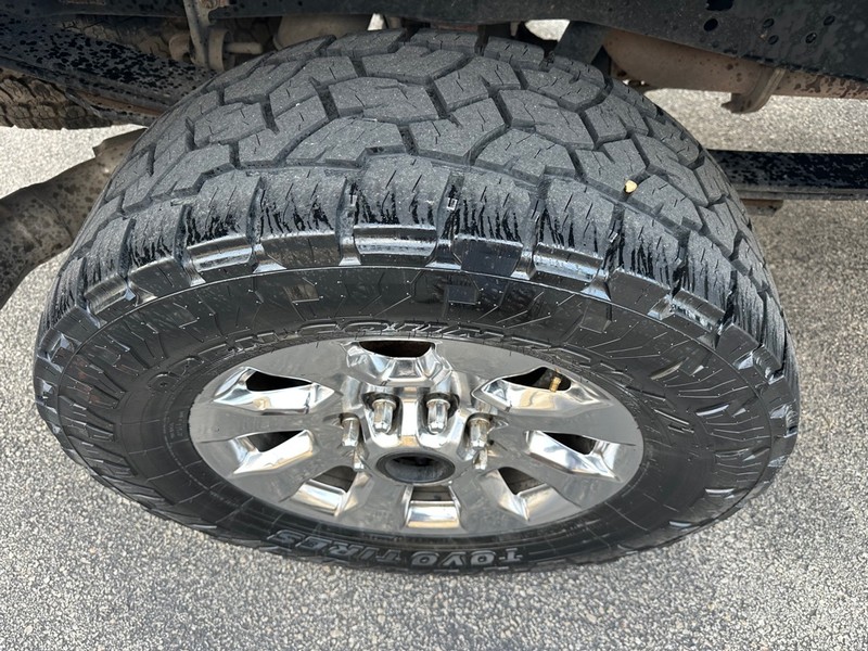 Ford Super Duty F-250 SRW Vehicle Full-screen Gallery Image 10