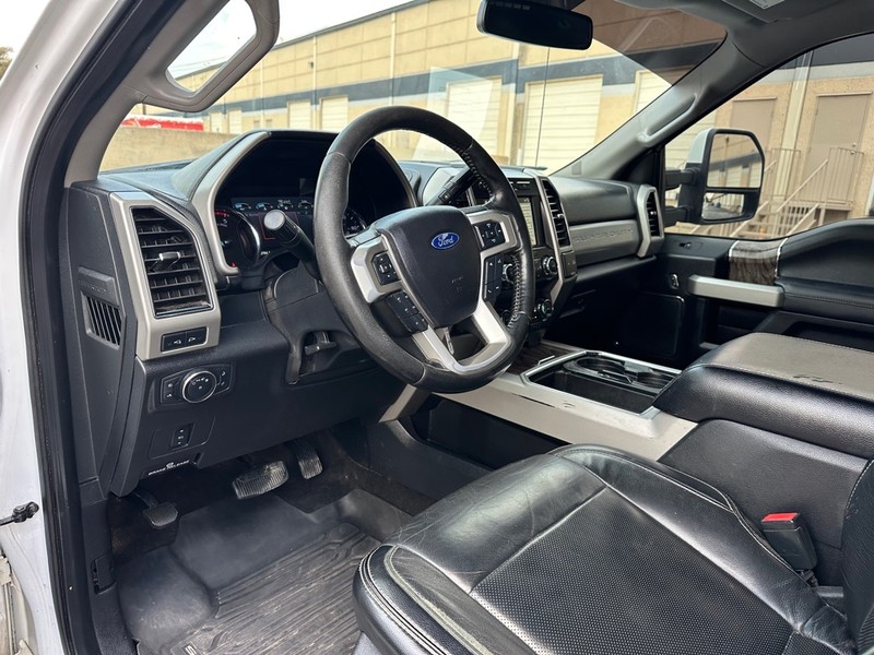 Ford Super Duty F-250 SRW Vehicle Full-screen Gallery Image 17