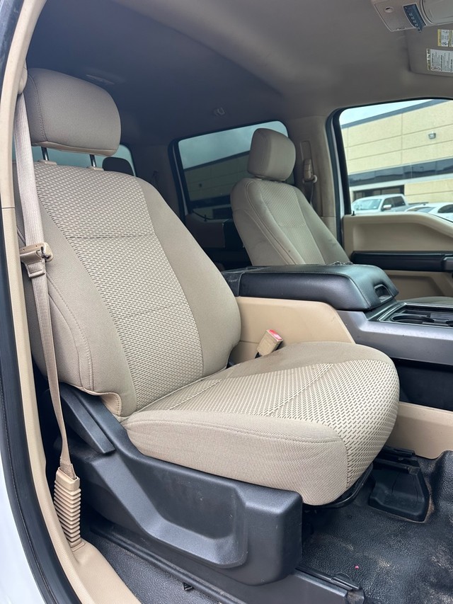 Ford Super Duty F-350 SRW Vehicle Full-screen Gallery Image 13