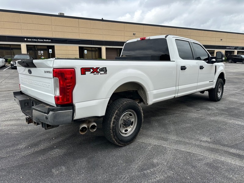 Ford Super Duty F-350 SRW Vehicle Full-screen Gallery Image 05