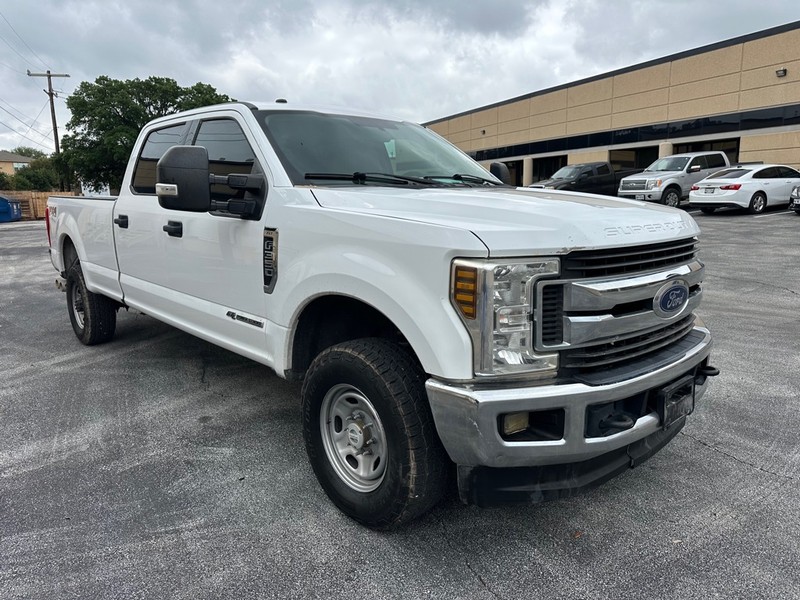 Ford Super Duty F-350 SRW Vehicle Full-screen Gallery Image 07