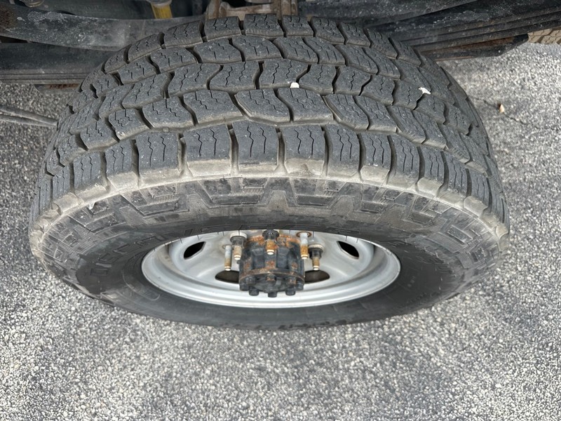Ford Super Duty F-350 SRW Vehicle Full-screen Gallery Image 10