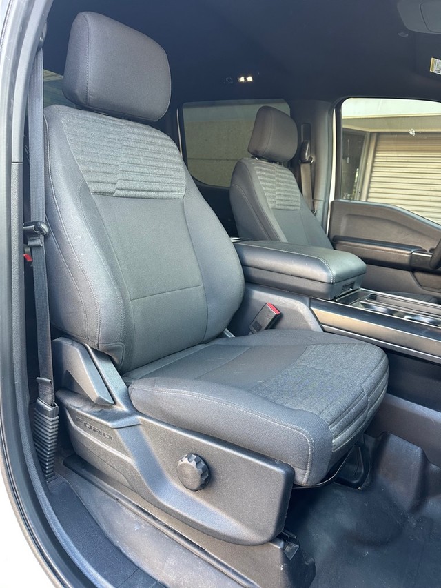 Ford F-150 Vehicle Full-screen Gallery Image 14