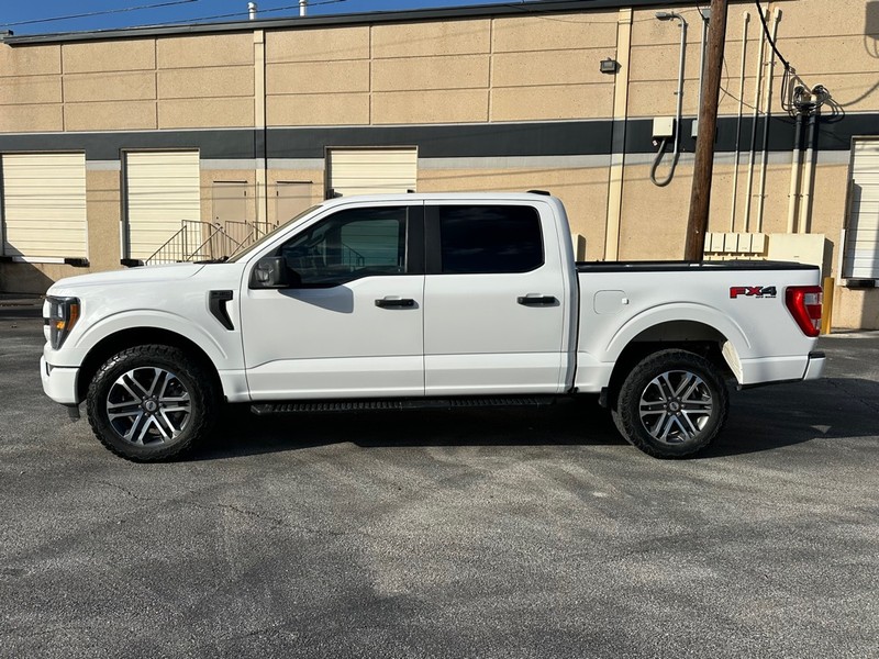 Ford F-150 Vehicle Full-screen Gallery Image 03