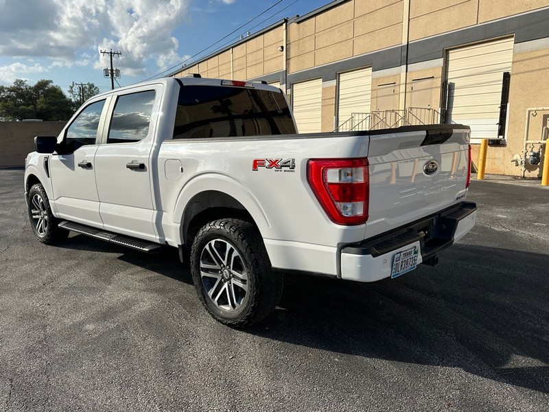 Ford F-150 Vehicle Full-screen Gallery Image 04