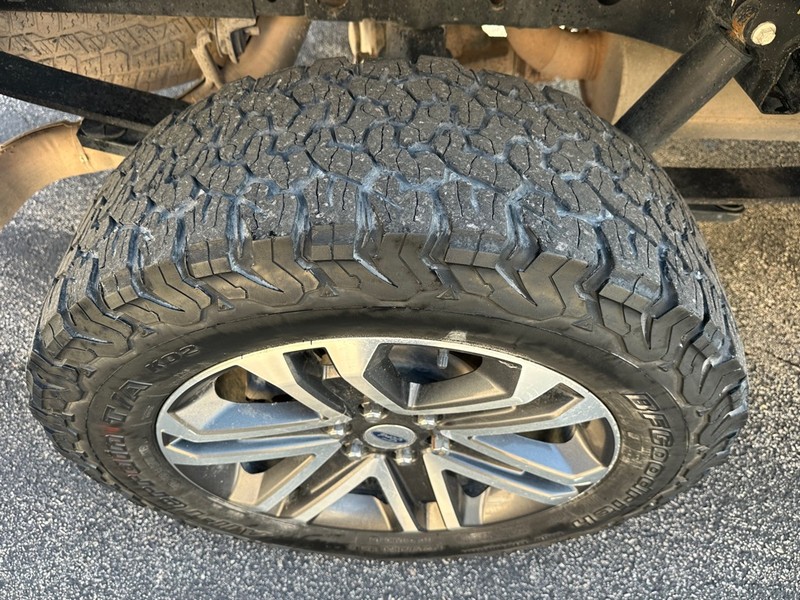 Ford F-150 Vehicle Full-screen Gallery Image 10