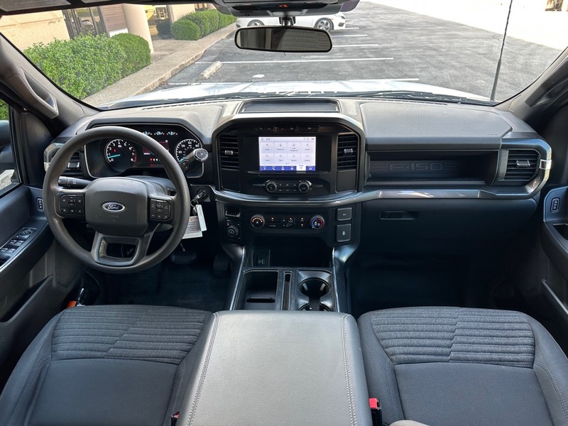 Ford F-150 Vehicle Full-screen Gallery Image 13
