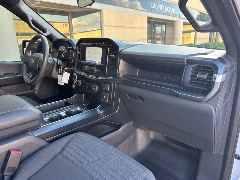 Ford F-150 Vehicle Full-screen Gallery Image 15