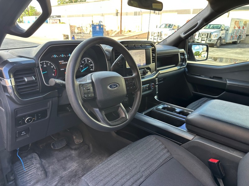 Ford F-150 Vehicle Full-screen Gallery Image 17