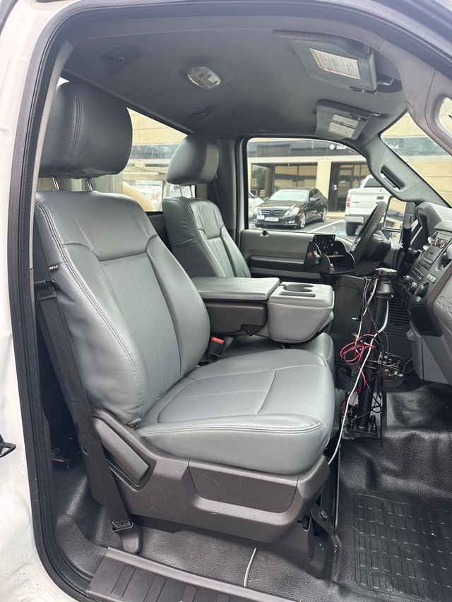 Ford F-350 Vehicle Full-screen Gallery Image 10