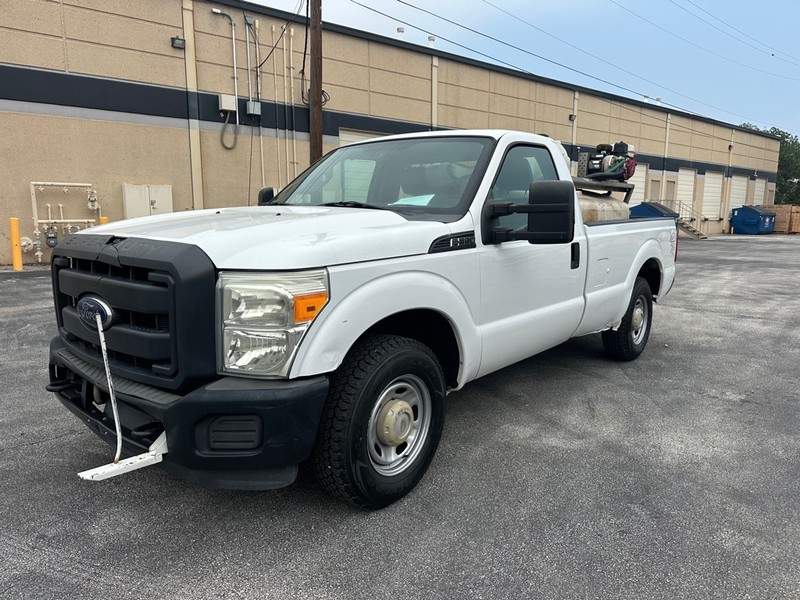 Ford F-350 Vehicle Full-screen Gallery Image 01