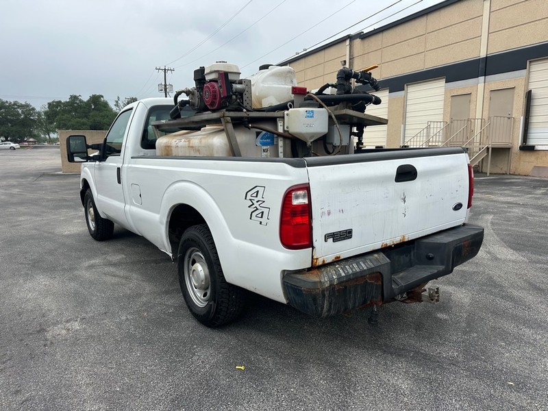 Ford F-350 Vehicle Full-screen Gallery Image 03