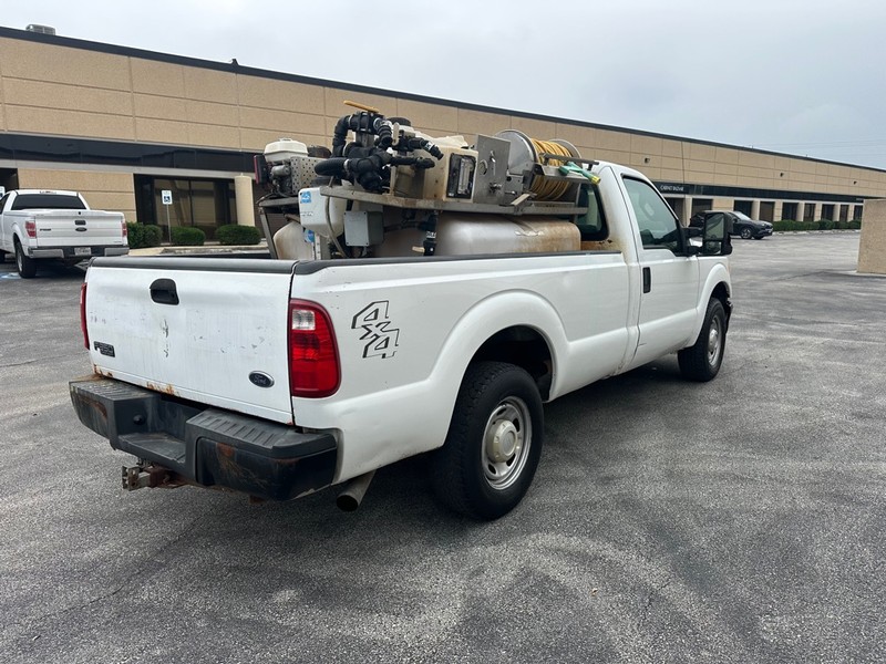 Ford F-350 Vehicle Full-screen Gallery Image 04