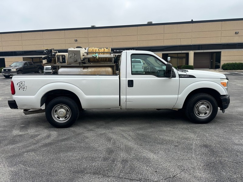 Ford F-350 Vehicle Full-screen Gallery Image 05