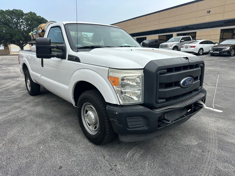 Ford F-350 Vehicle Full-screen Gallery Image 06