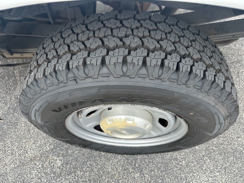 Ford F-350 Vehicle Full-screen Gallery Image 09