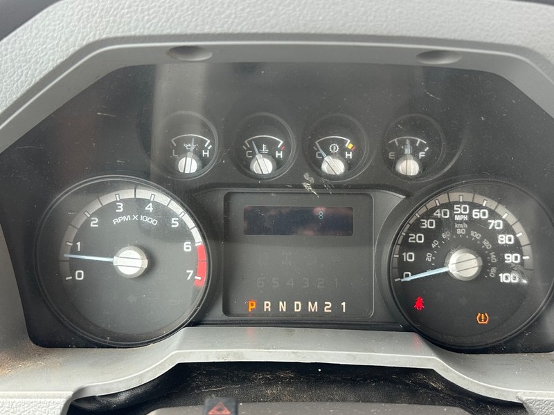 Ford F-350 Vehicle Full-screen Gallery Image 14