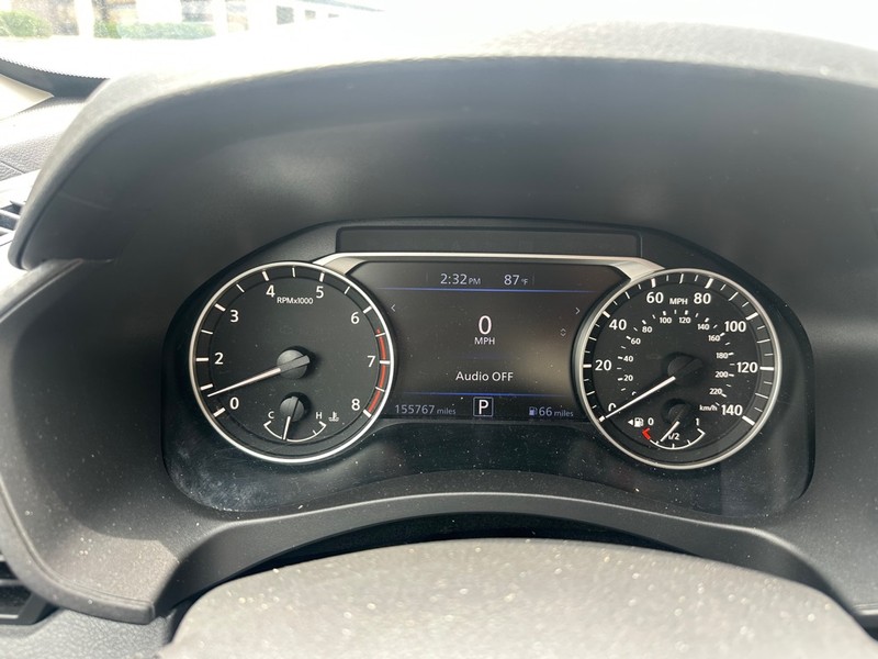 Nissan Altima Vehicle Full-screen Gallery Image 14