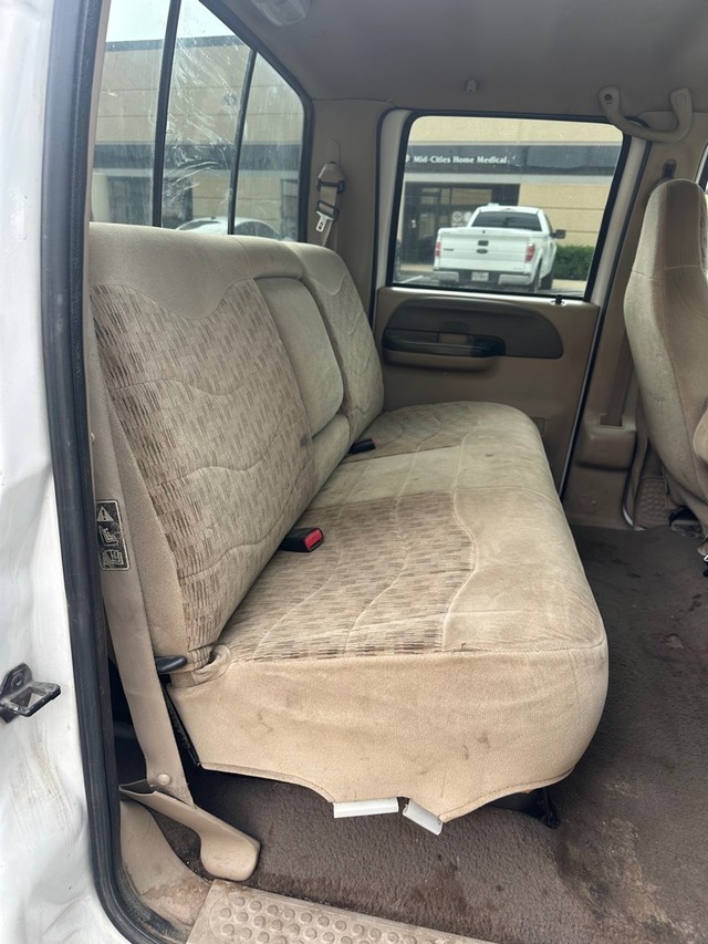 Ford F-350 Vehicle Full-screen Gallery Image 09