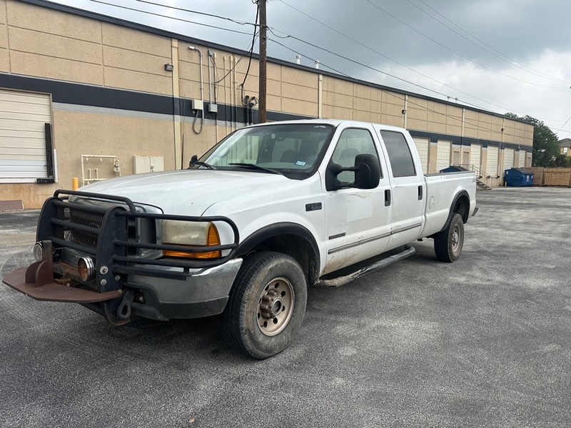 Ford F-350 Vehicle Full-screen Gallery Image 01