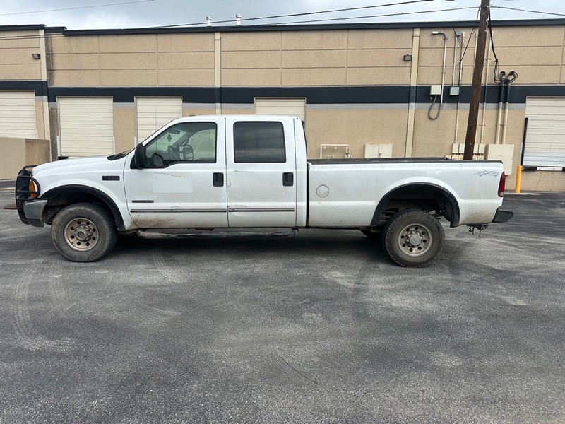 Ford F-350 Vehicle Full-screen Gallery Image 02