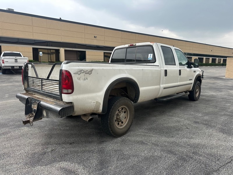 Ford F-350 Vehicle Full-screen Gallery Image 04