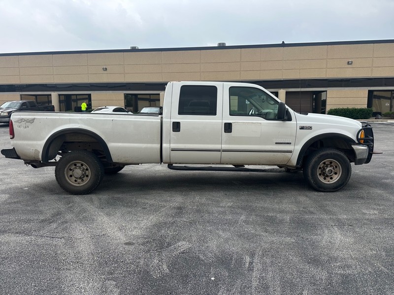 Ford F-350 Vehicle Full-screen Gallery Image 05