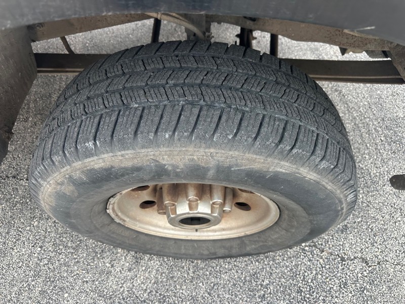 Ford F-350 Vehicle Full-screen Gallery Image 07