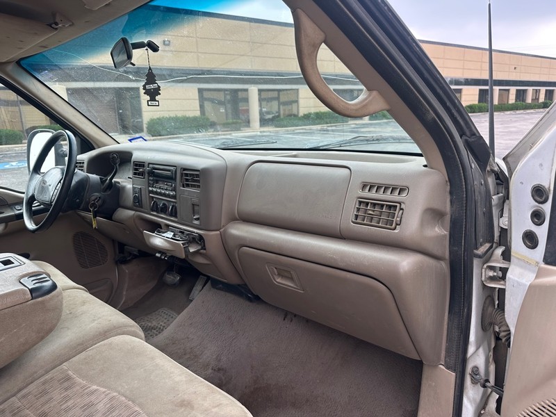 Ford F-350 Vehicle Full-screen Gallery Image 11